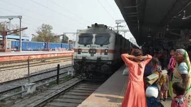 रायबरेली: रेलवे स्टेशन रायबरेली पर बीते कई दिनों से निरस्त चल रही ट्रेनों का संचालन 1 मार्च से होगा शुरु: स्टेशन अधीक्षक राकेश