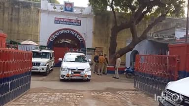 एटा: जिला एटा जेल में 4 बंदियों को बोर्ड परीक्षा की कराई गई तैयारी, नोडल परीक्षा केंद्र फिरोजाबाद जेल में दे रहे हैं परीक्षा