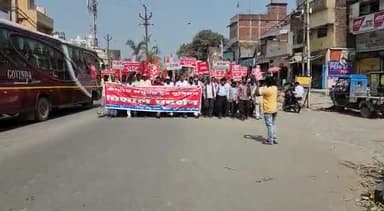 जहानाबाद: होरिलगंज के पास केंद्रीय संयुक्त ट्रेड यूनियन के बैनर तले कार्यकर्ताओं ने किया विशाल प्रदर्शन