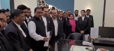 पीलीभीत: उमेश पाल हत्याकांड की निंदा करते हुए कलेक्ट्रेट में अधिवक्ताओं ने डीएम को दिया सीएम के नाम संबोधित ज्ञापन