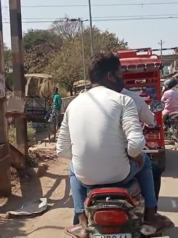 रॉबर्ट्सगंज: रेलवे क्रासिंग पे लगा जाम लोगो को || ओभर ब्रिज के बेगर हो रही दिकत || #राबर्ट्सगंज #खलियारी मार्ग #rockstardkp