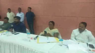 मुंगेर: नगर निगम बोर्ड की बैठक मुंगेर नगर भवन सभागार में कुमकुम देवी की अध्यक्षता में हुई आयोजित