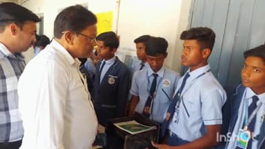 बतौली: आत्मानंद उत्कृष्ट अंग्रेजी माध्यम विद्यालय बतौली में मनाया गया राष्ट्रीय विज्ञान दिवस, विकासखंड शिक्षा अधिकारी हुए शामिल