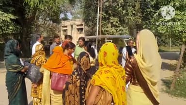 शिकोहाबाद: जिला संयुक्त चिकित्सालय नगर की आशा बहुए धरने पर व्लाक आशा ट्रेनिंग पर कार घेरी टकराव नारेबाजी