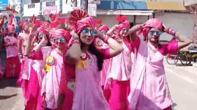 शाजापुर: जैन समाज द्वारा नगर में निकाला गया भव्य चल समारोह, ढोल की ताल पर जमकर थिरके समाज के लोग