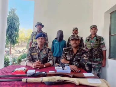 मोहम्मदगंज: टीएसपीसी के एक सक्रिय उग्रवादी सदस्य व अन्य 2 वारंटियों को मोहम्मदगंज पुलिस ने गिरफ्तार कर भेजा जेल