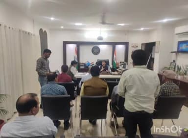 गाज़ियाबाद: CDO विक्रमादित्य सिंह मलिक की अध्यक्षता में पेयजल एवं स्वच्छता समिति की विकास भवन सभागार में हुई बैठक