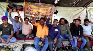 धनबाद/केंदुआडीह: झमाड़ा के मृतक कर्मचारियों के आश्रितों का कार्यालय के समक्ष 371वें दिन धरना जारी,कहा मांगे पूरी नहीं हुई तो करेंगे आंदोलन