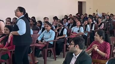 हज़ारीबाग: आरबीआई द्वारा बैंकिंग वित्तीय साक्षारता को लेकर के.बी महिला महाविद्यालय में एक दिवसीय कार्यशाला का आयोजन