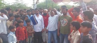 आज राजस्थान के भरतपुर में #जुनैद और #नासिर को बजरंग दल के लोगो ने जिंदा जलाकर मार डालने पर पीड़ीत परिवार से मिलने पहुंचे भीम आर्मी राष्ट्रीय अध्यक्ष मंजीत सिंह नौटियाल जैसे ही मैने राजस्थान में एंट्री की जिला भरतपुर का इंटरनेट बन्द कर दिया