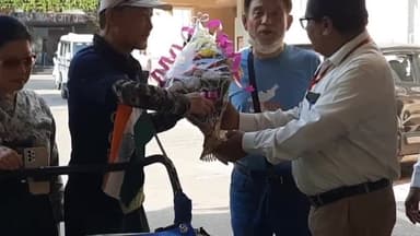 आगरा: शांति और इंसानियत का संदेश लेकर आगरा पहुँचा तीन कोरियन नागरिकों का दल, नगर निगम अधिकारी राकेश सैनी ने दी जानकारी