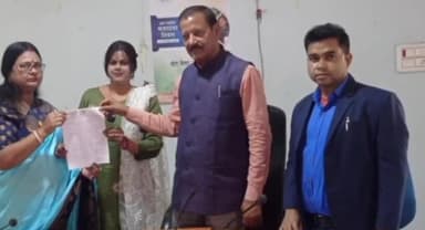 पाकुड़: वार्ड 11 के पार्षद ने नगर परिषद पर लगाया सौतेले व्यवहार का आरोप, पेयजल समस्या को लेकर नगर परिषद अध्यक्ष को सौंपा आवेदन