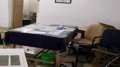 गिलट बाजार में मनबढ़ युवकों ने घर में घुसकर की तोड़फोड़ युवती के साथ की छेड़खानी शिवपुर थाने में एफ आई आर दर्ज