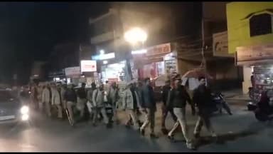 धनौरा: होली पर किया हंगामा तो होगी कड़ी कार्रवाई, गजरौला थाना प्रभारी ने शांति व्यवस्था बनाए रखने के लिए किया फ्लैग मार्च