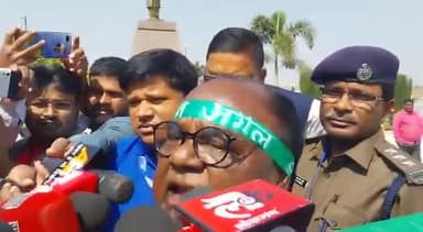 कांके: विधानसभा में JMM विधायक लोबिन का अनोखा प्रदर्शन, कहा- एकला चोलो