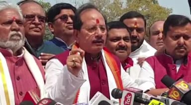 पटना ग्रामीण: बिहार विधानसभा परिसर में नेता प्रतिपक्ष विजय कुमार सिन्हा ने कहा- मंत्री इसराइल मंसूरी पर हुए FIR को बदला गया