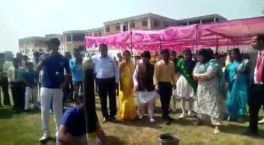 केराकत: केराकत तहसील क्षेत्र के डोभी क्षेत्र मे आयोजित विज्ञान प्रदर्शनी मे छात्र ने मिशाईल माडकर  बनाकर दागा, सराहना ।