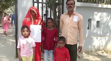 कन्नौज: बहबलपुर गांव में बिजली करंट से झुलसे शख्स की पत्नी ने एसपी दफ्तर में पहुंचकर की आर्थिक मदद की मांग