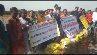 साईं खेड़ा: ग्राम विकास प्रस्फुटन समितियों ने साईंखेड़ा में जल संरक्षण के लिए शक्कर नदी पर किया बोरी बंधान