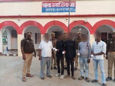 यूपी बलरामपुर में ललिया थाना की पुलिस ने पांच जुआरियों को गिरफतार कर जेल भेजने का दावा किया है।52ताश के पत्ते व 3110रुपय