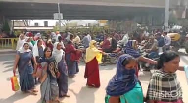 राजनांदगांव: कलेक्ट्रेट कार्यालय पहुंच आंगनबाड़ी कार्यकर्ताओं और सहायिकाओं ने अपनी मांगों को लेकर प्रधानमंत्री के नाम भेजा ज्ञापन