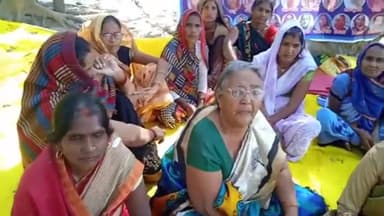 नवाबगंज: गन्ना दफ्तर में भारतीय किसान मजदूर महिला संगठन द्वारा की गई बैठक, महिलाओं की समस्याओं को लेकर हुई चर्चा