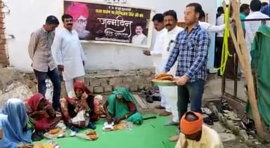 दिग्विजय सिंह जी के जन्मदिन पर गरीबों को भोजन करकर मनाया नर सेवा नारायण सेवा