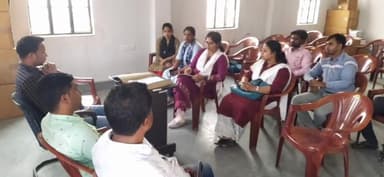 बारसोई: नगर पंचायत स्थित बीआरसी कार्यालय में नवोदय की तैयारी को लेकर शिक्षको के साथ डीपीओ रविंद्र कुमार प्रकाश ने विशेष बैठ