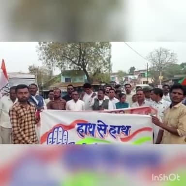 पठारी में आज हाथ से हाथ जोड़ो अभियान के तहत नुक्कड़ सभा एवं पदयात्रा को प्रदेश कांग्रेस कमेटी के पूर्व महामंत्री सुभाष बोहत एडवोकेट ने संबोधित किया ।