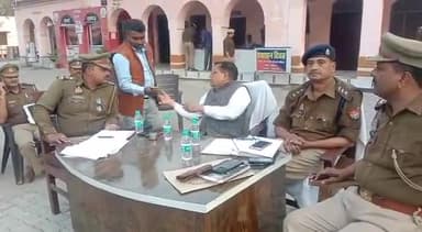 डलमऊ: डलमऊ कोतवाली परिसर में एसडीएम एवं क्षेत्राधिकारी की अध्यक्षता में आगामी त्यौहार को लेकर हुई पीस कमेटी की बैठक