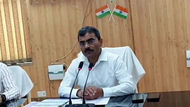 हमीरपुर: कलेक्ट्रेट सभागार हमीरपुर जिला आपदा प्रबंध प्राधिकरण की बैठक मे हीटवेव, संभावित सूखा से निपटने की तैयारियों पर हुई चर्चा