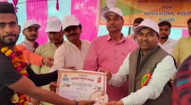 नवाबगंज: बड़ागांव में सांसद खेल स्पर्धा का हुआ शुभारंभ, सांसद ने दौड़ प्रतियोगिता की दिखाई हरी झंडी।