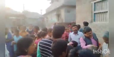 जदयू नेता रोशन अग्रवाल के नेतृत्व में महादलित बस्ती में बनाया गया मुख्यमंत्री नीतीश कुमार, जदयू प्रदेश अध्यक्ष उमेश कुशवाहा एवं प्रदेश अध्यक्ष (शिक्षा प्रकोष्ठ डॉ अमरदीप का जन्म उत्सव ।