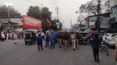 कानपुर: पुलिस आयुक्त के दिशा निर्देशन में विभिन्न थाना क्षेत्रों में SHO और राजपत्रित अधिकारियों ने किया पैदल गश्त