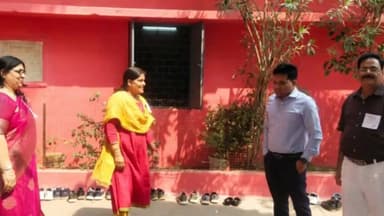 सागर नगर: कलेक्टर दीपक आर्य ने माध्यमिक शिक्षा मंडल की कक्षा दसवीं के परीक्षा केंद्रों का किया निरीक्षण