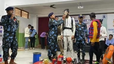 सागर नगर: एसडीईआरएफ के जवानों द्वारा ओजस्विनी नर्सिंग कॉलेज सागर में दिया गया आपदा प्रबंधन का प्रशिक्षण
