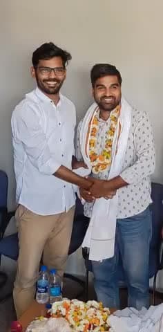 🔥✊👊💓🙏
दौसा आगमन पर बड़े भाई साहब श्री अभिमन्यु जी पूनिया जी का स्वागत किया।