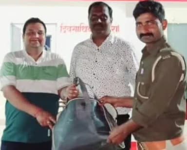गोंडा: इटियाथोक पुलिस ने गुमशुदा सामान को बरामदकर उसके मालिक के किया सुपुर्द, हो रही सराहना