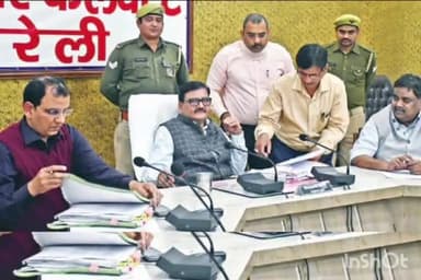 बरेली: जिलेभर की 575 शराब की दुकानों का नवीनीकरण होने के बाद शेष 41 दुकानों को 526 ई-लॉटरी आवेदन, 36 को हुआ आवंटन,490 मायूस