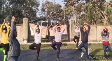 बलरामपुर: योग वैलनेस सेंटर बलरामपुर द्वारा स्टेडियम बलरामपुर में कराया गया संयुक्त योगाभ्यास
