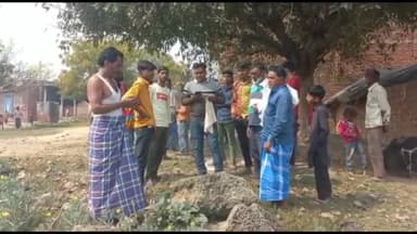 जलालाबाद: गांव नगला नाथ में तालाब की भूमि पर अवैध कब्जे की लेखपाल ने पैमाइश कर अवैध कब्जा हटवाया