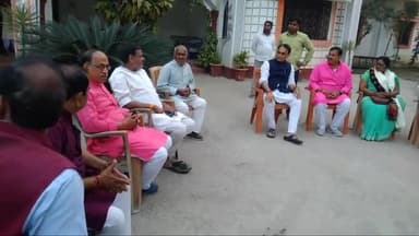 तेघरा: मातृ शोक से शोकाकुल तेघड़ा के पूर्व विधायक ललन कुंवर से मिलने पहुंचे राज्यसभा सांसद प्रोफेसर राकेश सिन्हा