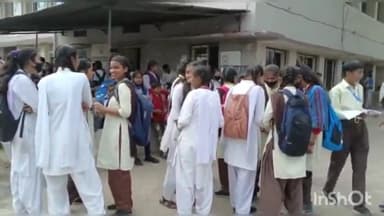 शाजापुर: जिलेभर के साथ शाजापुर में भी हिंदी विषय के प्रश्न पत्र के साथ दसवीं बोर्ड परीक्षा की हुई शुरुआत