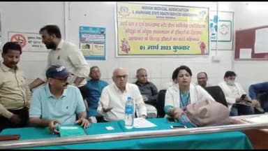 गोड्डा: डॉक्टर पर हो रहे हमलों के विरोध में गोड्डा में डॉक्टरों ने किया कार्य बहिष्कार,सदर अस्पताल म ओपीडी बंद आकस्मिक सेवा बहाल