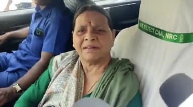 पटना ग्रामीण: बिहार विधानसभा परिसर में पूर्व मुख्यमंत्री राबड़ी देवी के सीएम नीतीश कुमार को दी जन्मदिन की बधाई