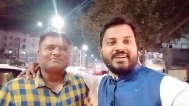 बड़े भैया हिमांशु मंडल जी के साथ धनबाद में मस्ती करते हुए