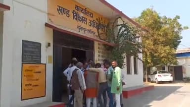 हमीरपुर: सुमेरपुर में बेसहारा गोवंश के भरण-पोषण के लिए कम धनराशि मिलने से प्रधानों में नाराजगी, बीडीओ को सौंपा ज्ञापन