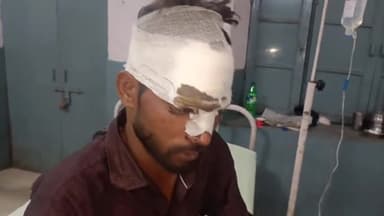 मथुरा: आगरा से कानपुर जाने के दौरान ट्रेन में साथियों के बीच हुआ झगड़ा, मथुरा के समीप चलती ट्रेन से एक युवक को मारा धक्का