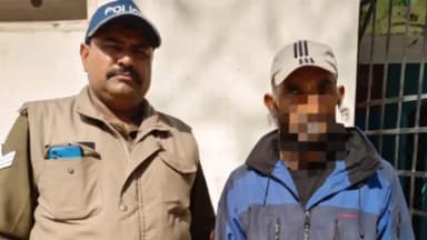 रूड़की: गंगनहर पुलिस ने वांछित चल रहे फर्जी इनकम टैक्स अधिकारी को पॉलीटेक्निक हॉस्टल से किया गिरफ़्तार, 38 हज़ार रुपए किए बरामद