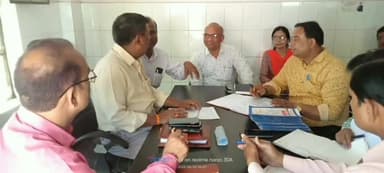 भदोही: गुरुवार को नगरीय प्राथमिक स्वास्थ्य केन्द्र भदोही में एसडीएम की अध्यक्षता में हुई बैठक, दिए गए दिशा निर्देश